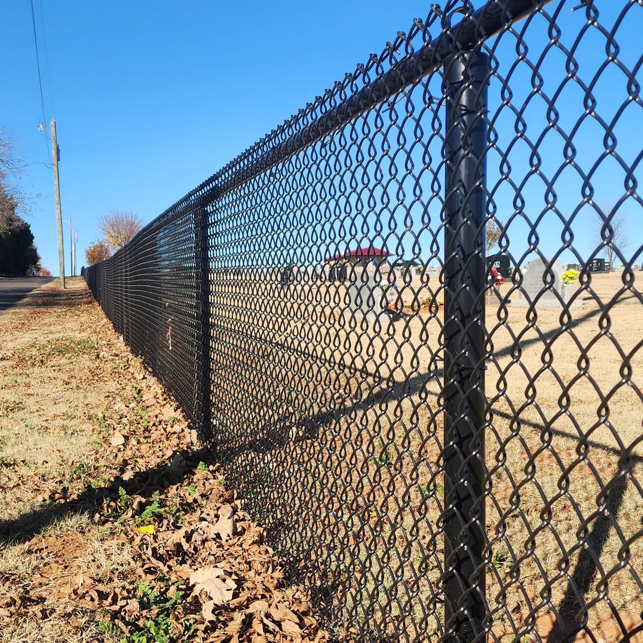 https://fencedeckpergola.com/wp-content/uploads/2025/02/Chain-Fence-17-1280x1280.jpg